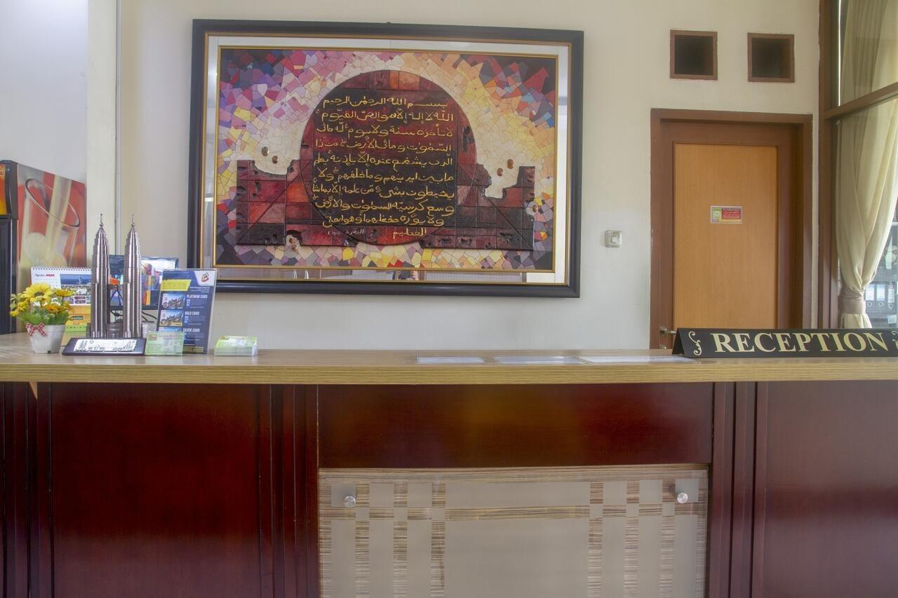 雅加达 Oyo 3894 Karunia Muslim Syariah酒店 外观 照片