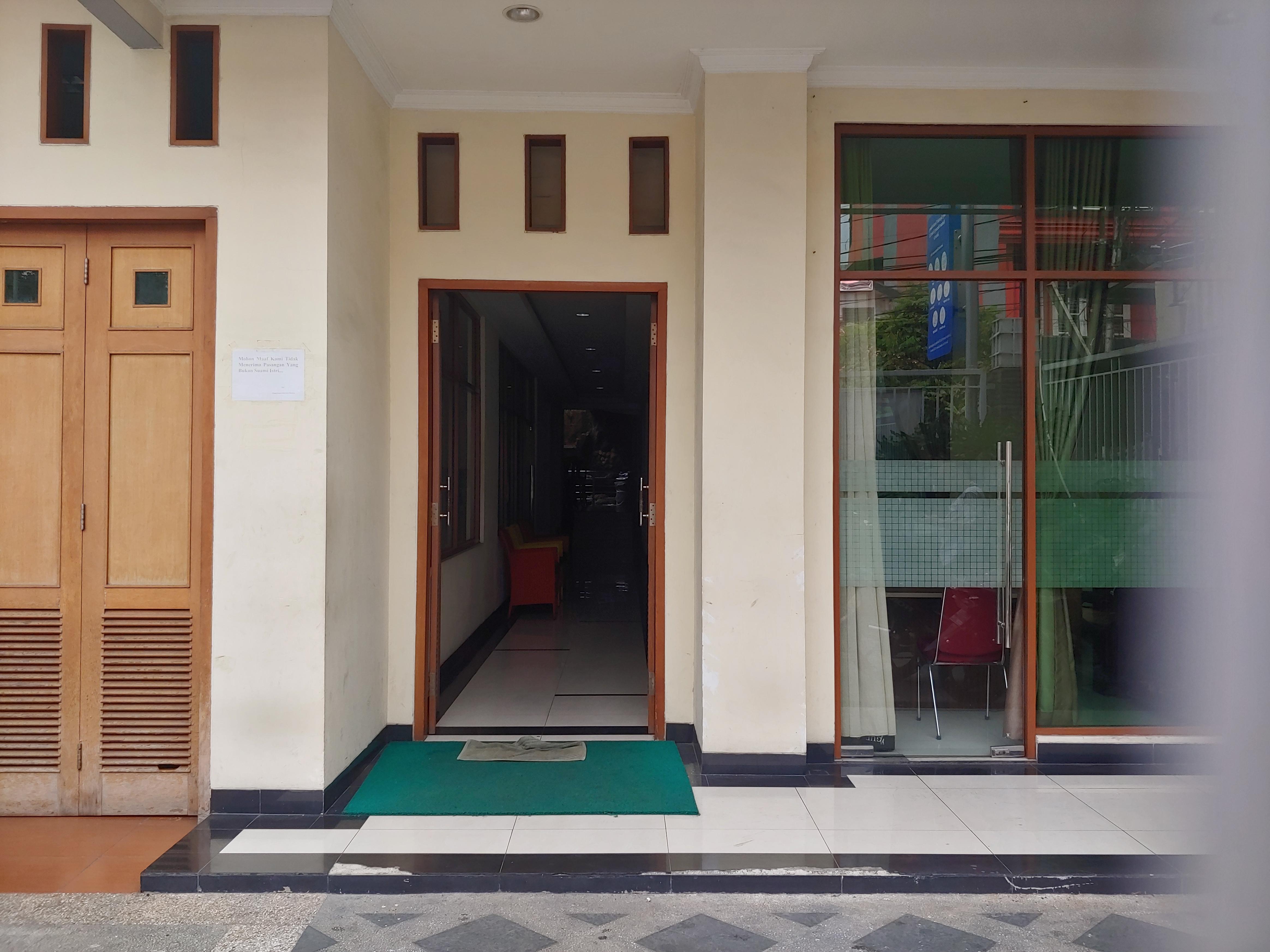 雅加达 Oyo 3894 Karunia Muslim Syariah酒店 外观 照片